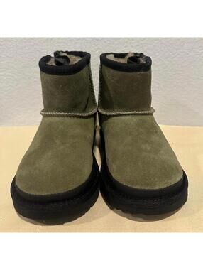 New UGG Australia Kids Classic Mini Zipper Tape Logo Boots Toddler Size 7